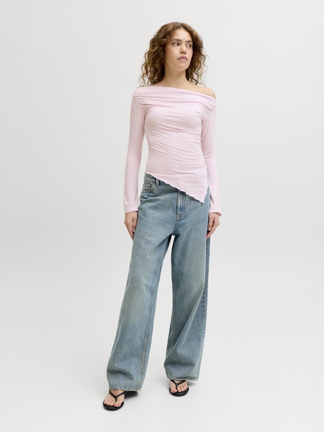 model_shot-front_full